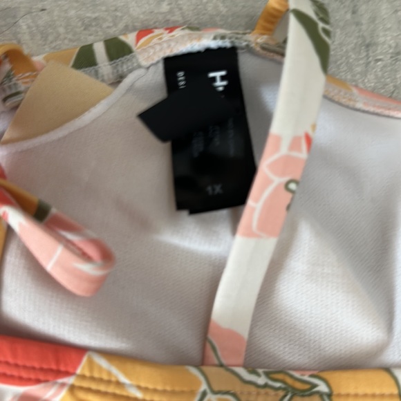 NWT HURLEY FLORAL PRINT One Piece Bathing Suit Size 1X - Picture 7 of 10